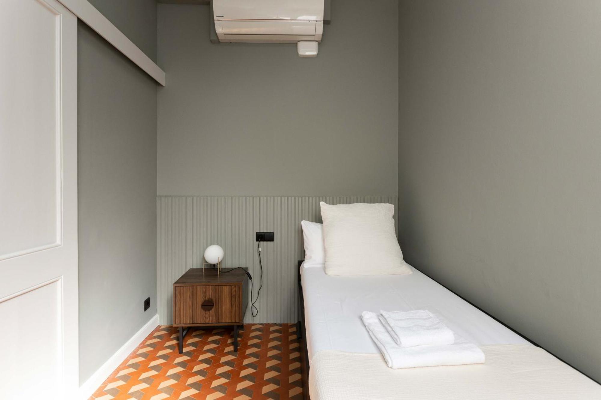 Spacious Stylish 4-bedroom Modernist Leilighet