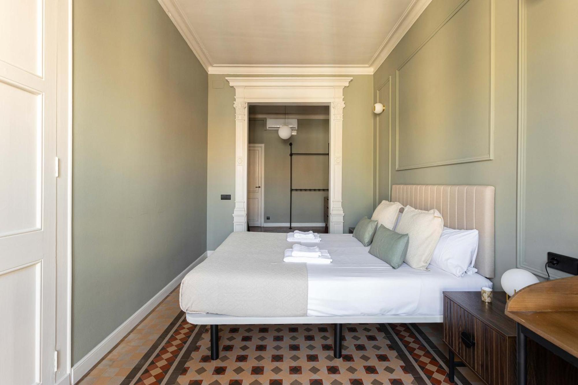 Spacious Stylish 4-bedroom Modernist Leilighet *