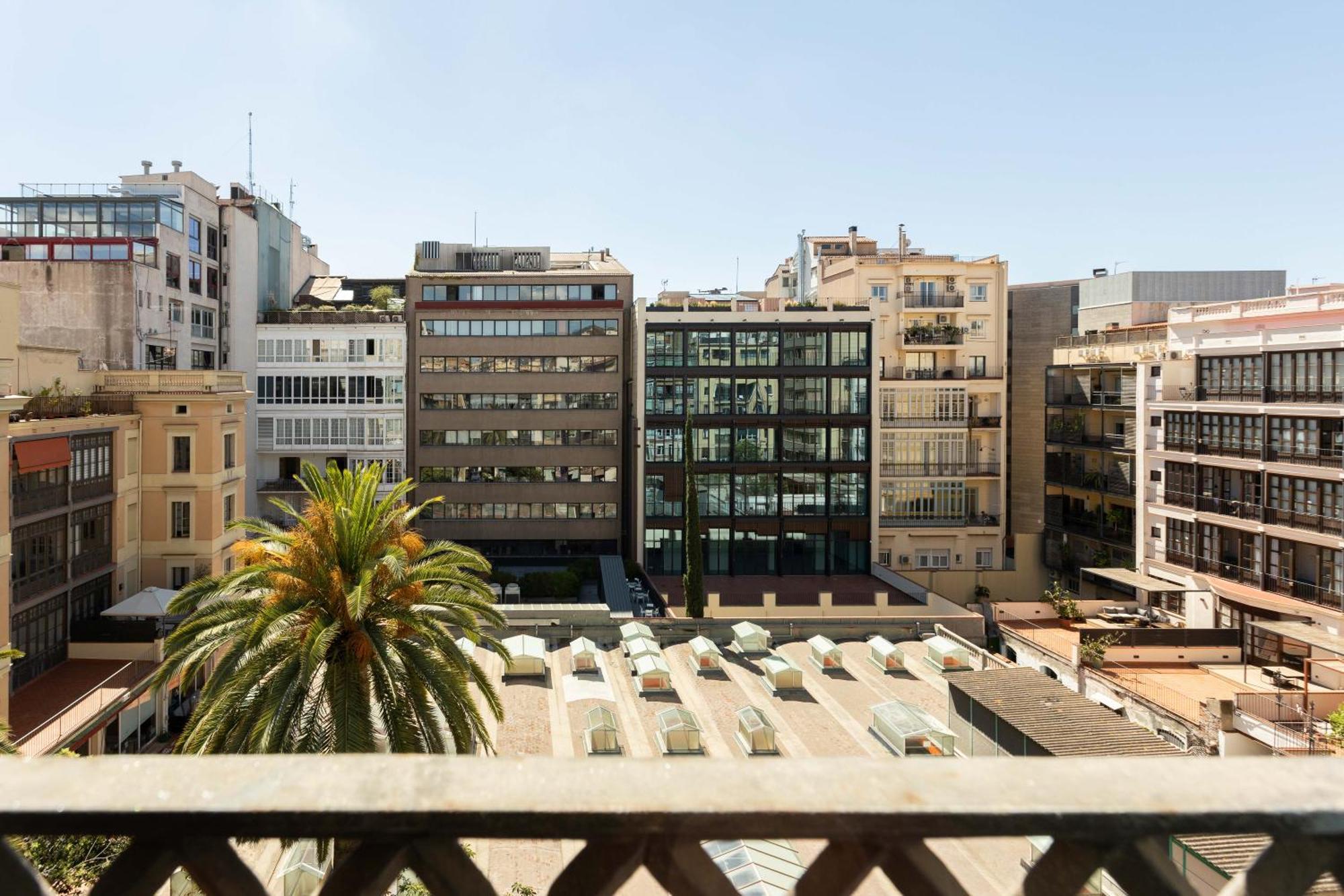 Leilighet Spacious Stylish 4-bedroom Modernist *